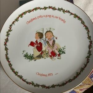 Holly Hobbie 1973 Vintage Christmas Plate with Gold Trim